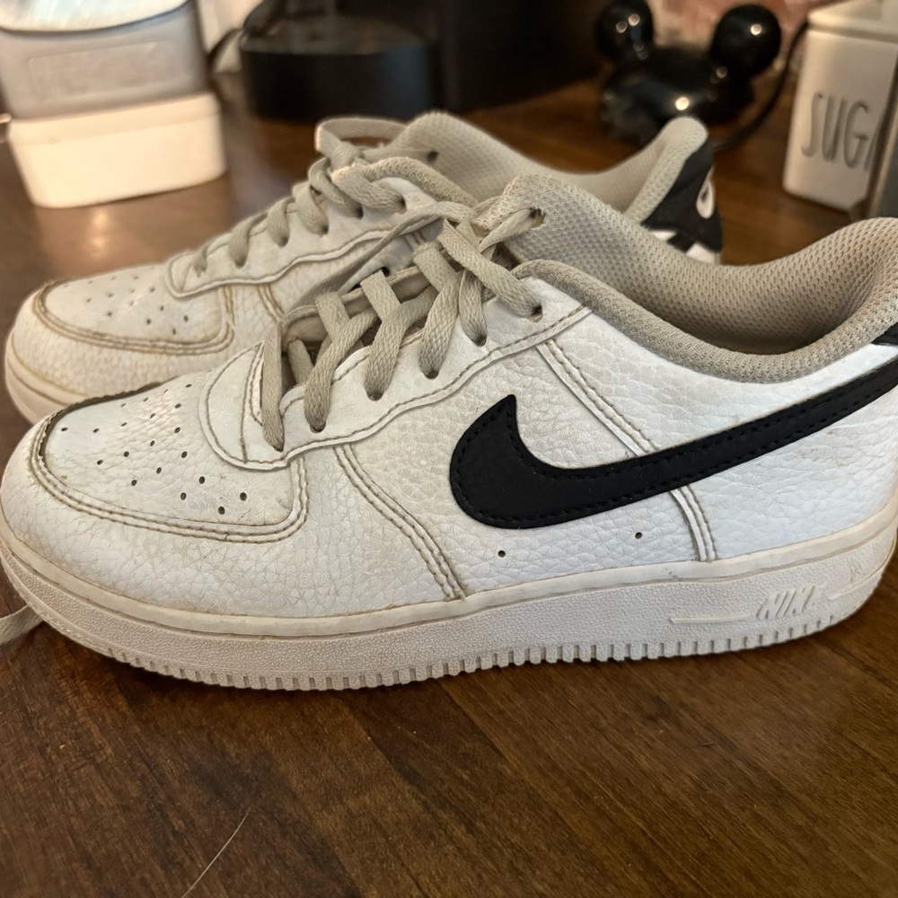 Nike White and Black Sneakers Classic Design